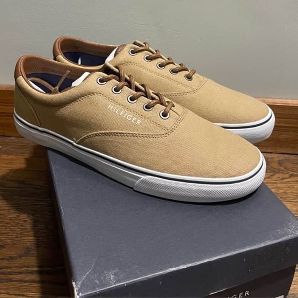 New Tommy Hilfiger Men’s 8.5 Canvas Shoes Beige Classic Casual
